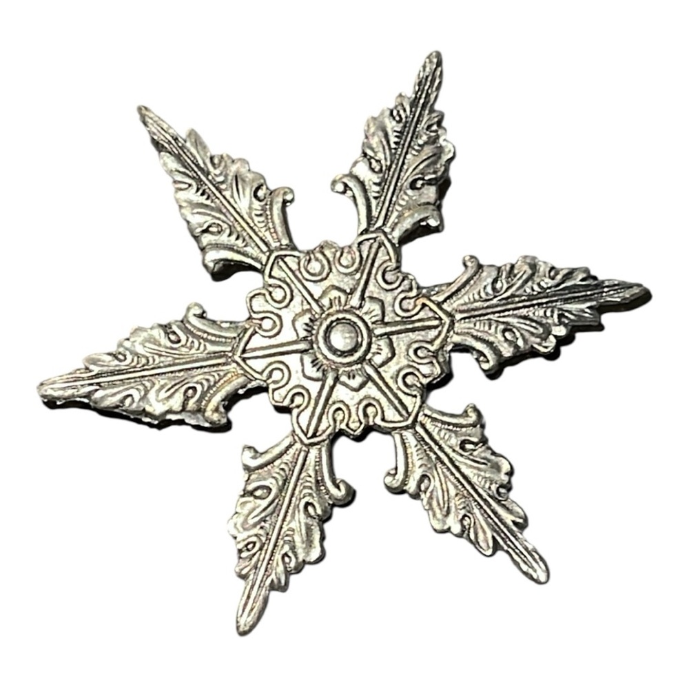 ❄️✨ Meet “The Victorian Snowflake Brooch” ✨❄️